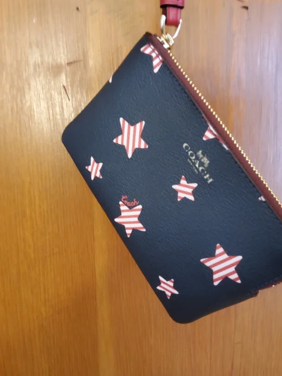 Coach Zip Around "Star" Wristlet EUC - Picture 5 of 12